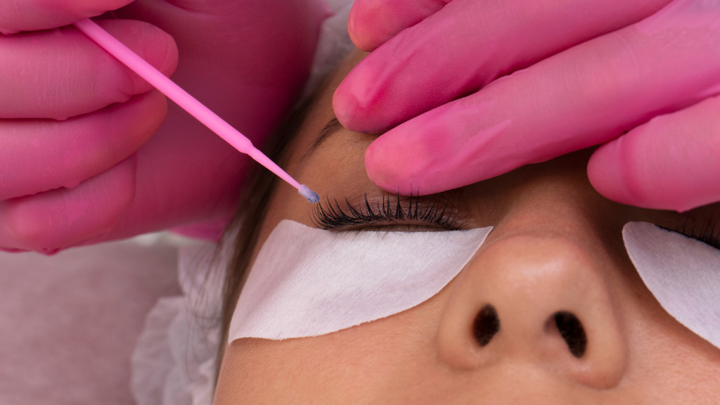 ¿Cuál es el Mejor Pegamento para Lifting de Pestañas?